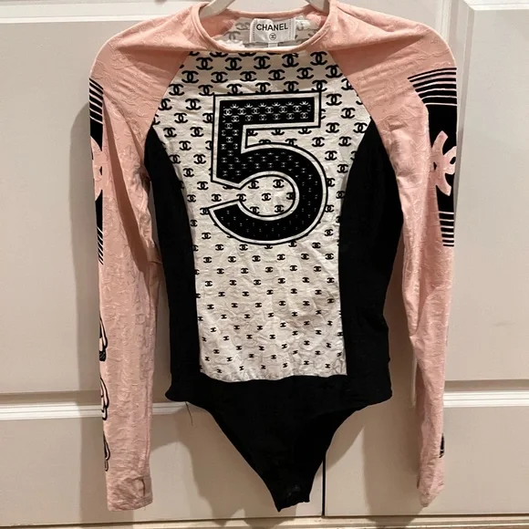 シャネル　ボディー用品 CHANEL | Tops | Chanel Bodysuit Size 36 | Poshmark
